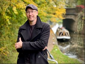 Canal Boat Stories Live with Robbie Cumming