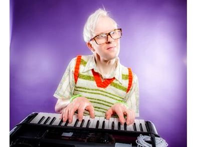 Robert White: ‘THAT’ Gay Autistic Keyboard Tanktop Comedy Guy!